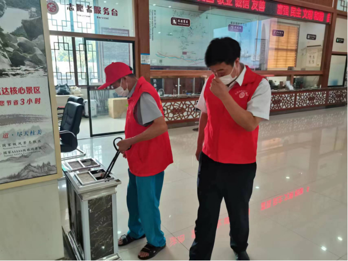 天柱山管委會文明辦中秋節組織開展志愿服務活動192.png